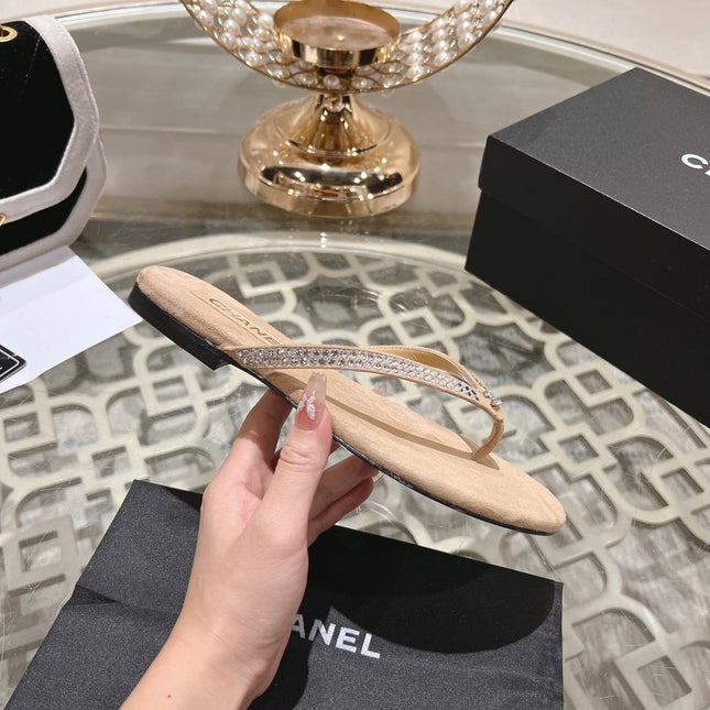 RHINESTONES THONG SANDAL IN SEPIA TAN SUEDE