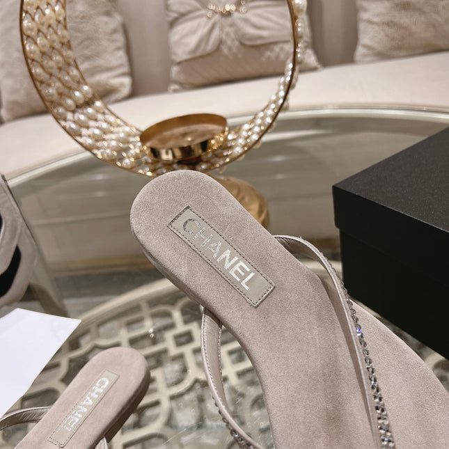 RHINESTONES THONG SANDAL IN PALE PINK SUEDE