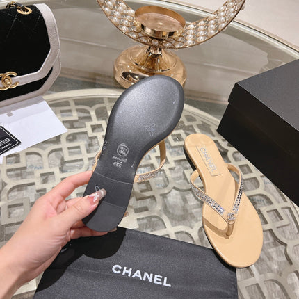 RHINESTONES THONG SANDAL IN MACAROON TAN LAMBSKIN