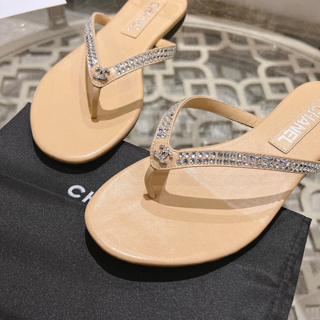 RHINESTONES THONG SANDAL IN MACAROON TAN LAMBSKIN