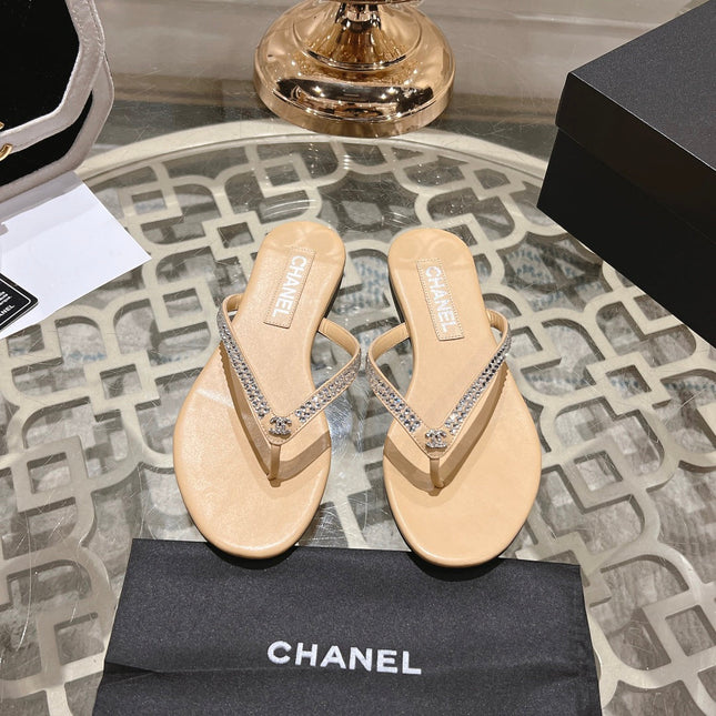 RHINESTONES THONG SANDAL IN MACAROON TAN LAMBSKIN