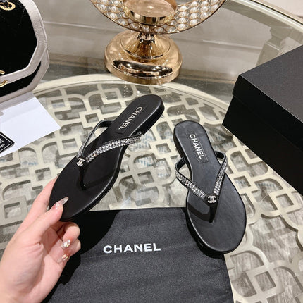 RHINESTONES THONG SANDAL IN BLACK LAMBSKIN