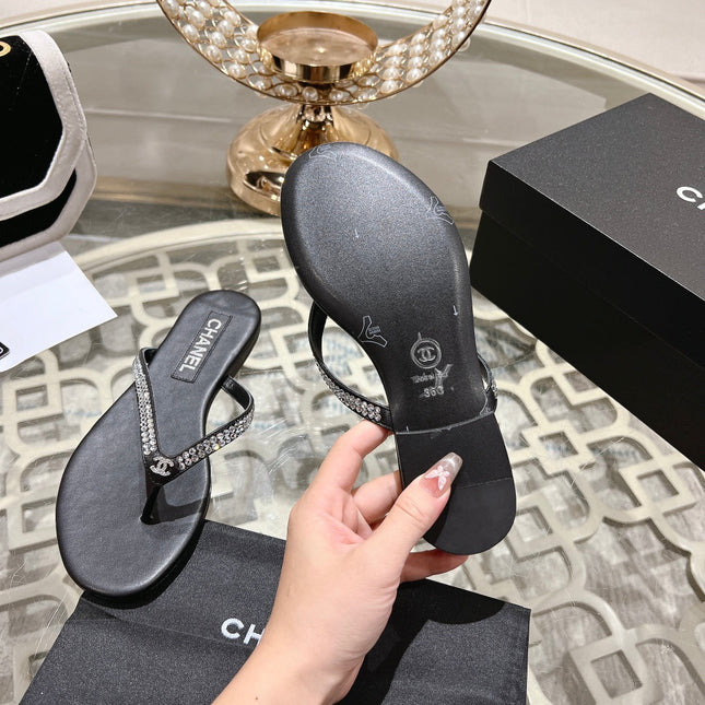 RHINESTONES THONG SANDAL IN BLACK LAMBSKIN