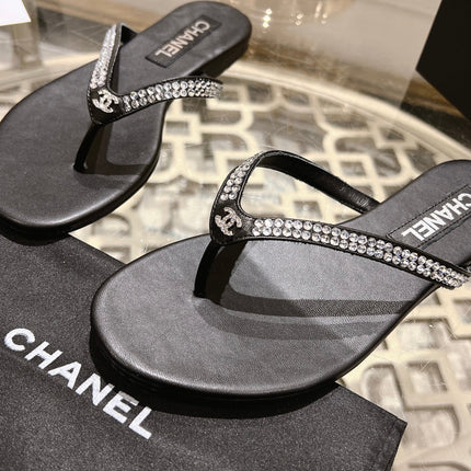 RHINESTONES THONG SANDAL IN BLACK LAMBSKIN