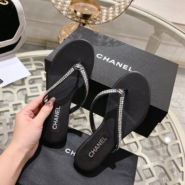 RHINESTONES THONG SANDAL IN BLACK LAMBSKIN