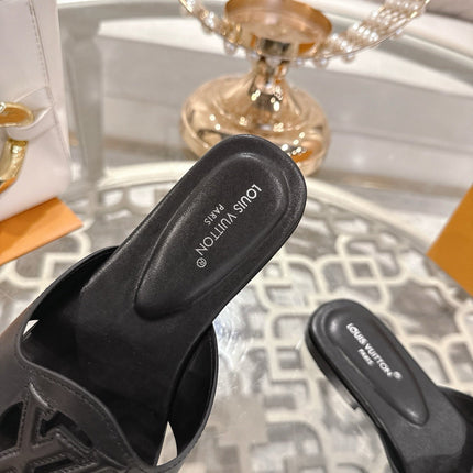ISOLA FLAT SLIDE IN BLACK CALFSKIN