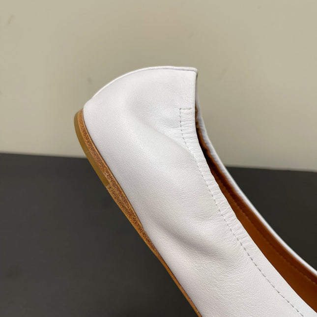 ALAIA BALLET FLATS IN WHITE SMOOTH CALFSKIN