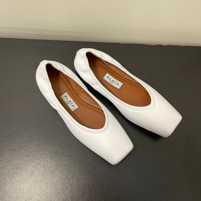 ALAIA BALLET FLATS IN WHITE SMOOTH CALFSKIN