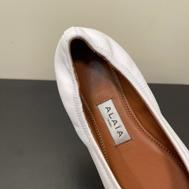 ALAIA BALLET FLATS IN WHITE SMOOTH CALFSKIN