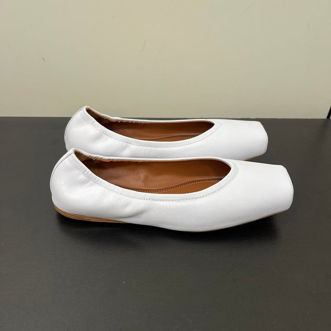 ALAIA BALLET FLATS IN WHITE SMOOTH CALFSKIN