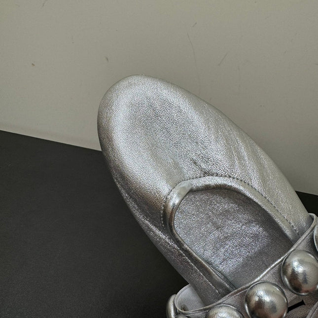 ALAIA SPHERE BALLET FLATS IN SILVER LAMBSKIN