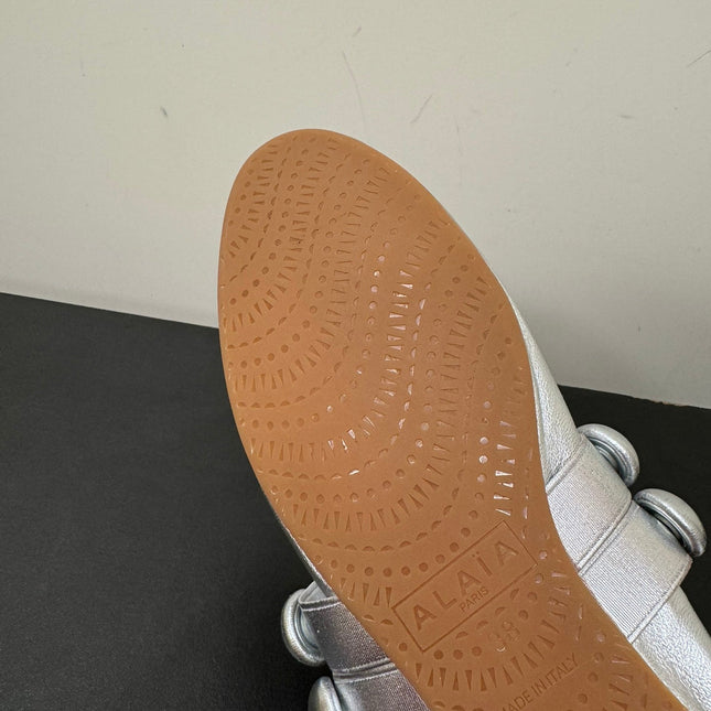 ALAIA SPHERE BALLET FLATS IN SILVER LAMBSKIN