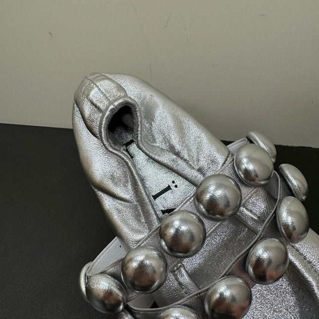 ALAIA SPHERE BALLET FLATS IN SILVER LAMBSKIN