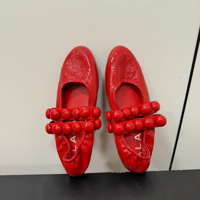 ALAIA SPHERE BALLET FLATS IN CHERRY RED LAMBSKIN
