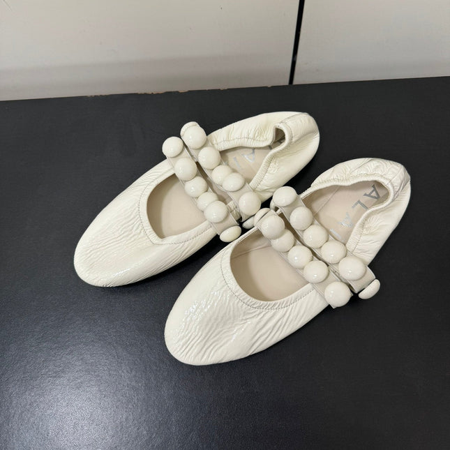 ALAIA SPHERE BALLET FLATS IN WHITE LAMBSKIN