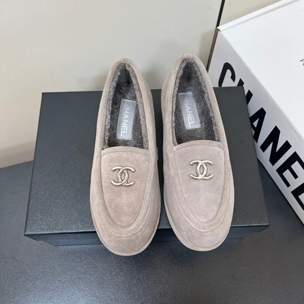 LOAFER IN KHAKI BROWN SUEDE AND SOLF FLEECE LINING