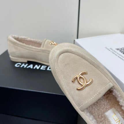 LOAFER IN BEIGE SUEDE AND SOLF FLEECE LINING