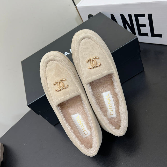 LOAFER IN BEIGE SUEDE AND SOLF FLEECE LINING