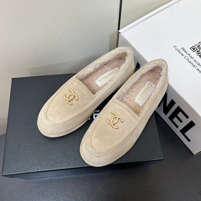 LOAFER IN BEIGE SUEDE AND SOLF FLEECE LINING