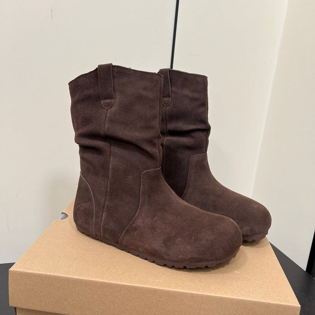 STACKED WRINKLE SHORT BOOTS IN HICKORY BROWN SUEDE