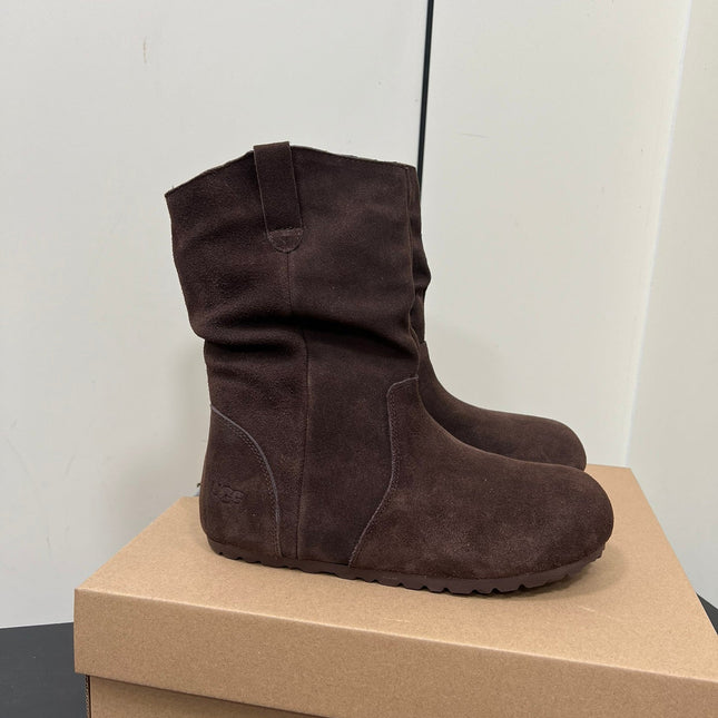 STACKED WRINKLE SHORT BOOTS IN HICKORY BROWN SUEDE