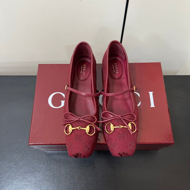 GG MARY JANE 25S IN DARK RED CANVAS WITH GOLD HARDWARE