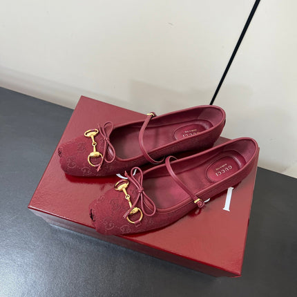 GG MARY JANE 25S IN DARK RED CANVAS WITH GOLD HARDWARE