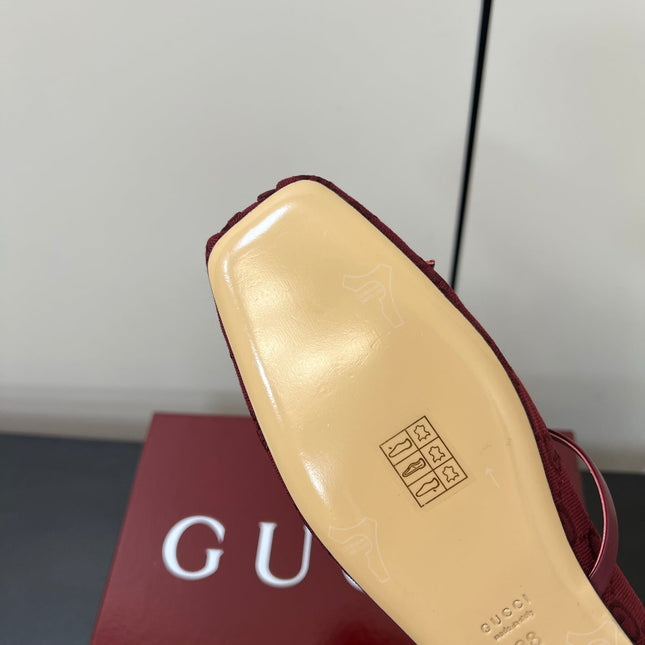 GG MARY JANE 25S IN DARK RED CANVAS WITH GOLD HARDWARE