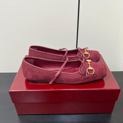 GG MARY JANE 25S IN DARK RED CANVAS WITH GOLD HARDWARE