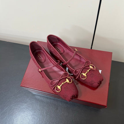 GG MARY JANE 25S IN DARK RED CANVAS WITH GOLD HARDWARE