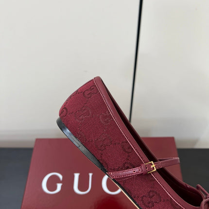GG MARY JANE 25S IN DARK RED CANVAS WITH GOLD HARDWARE