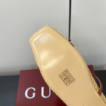 GG MARY JANE 25S IN NATURAL STRAW WITH GOLD HARDWARE