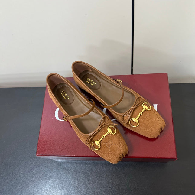 GG MARY JANE 25S IN BROWN SUEDE WITH GOLD HARDWARE