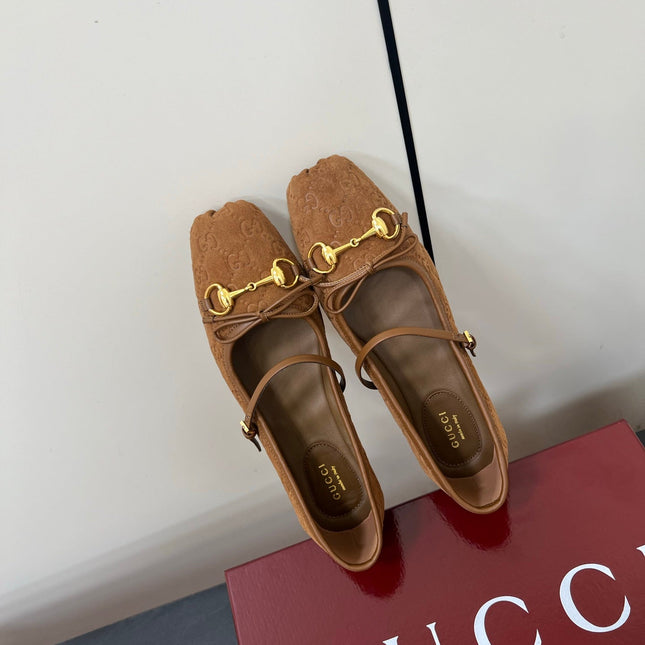 GG MARY JANE 25S IN BROWN SUEDE WITH GOLD HARDWARE