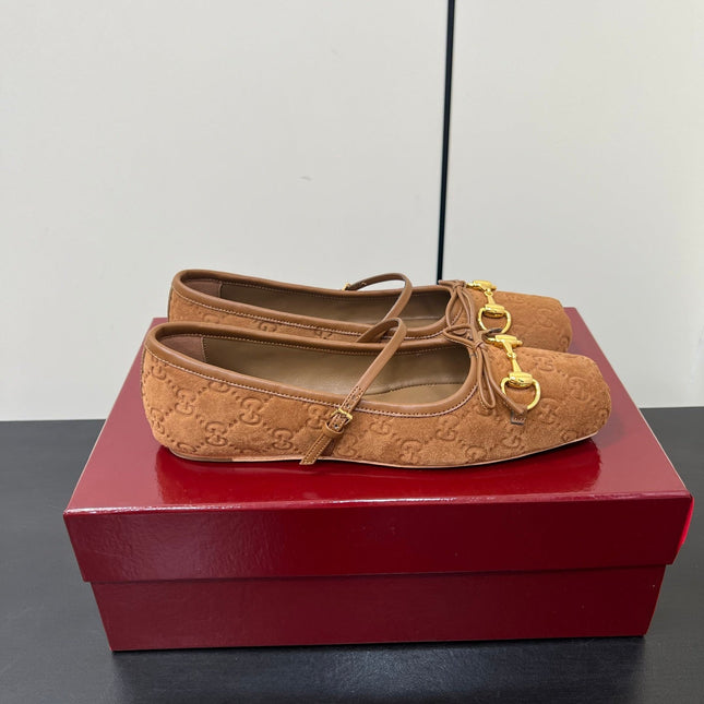 GG MARY JANE 25S IN BROWN SUEDE WITH GOLD HARDWARE