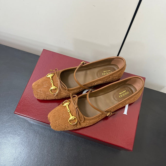 GG MARY JANE 25S IN BROWN SUEDE WITH GOLD HARDWARE