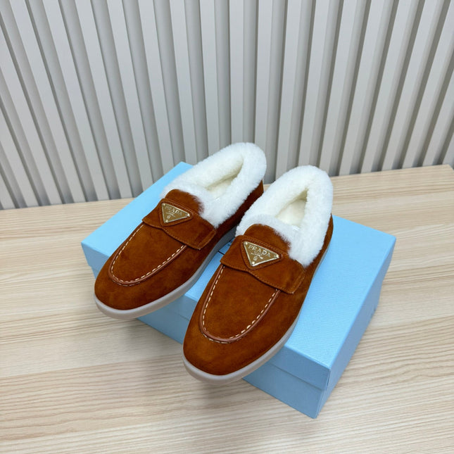 LOAFER IN RED BROWN SUEDE AND FUR LINING ATTACHED TRIANGLE LOGO