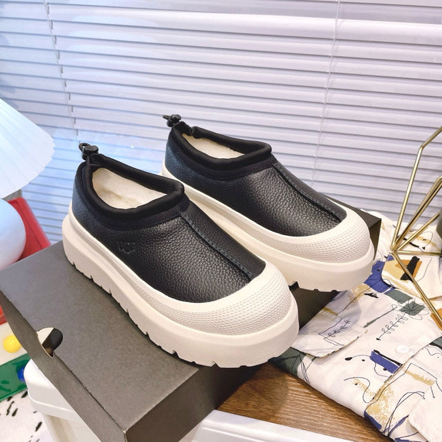 TASMAN WEATHER HYBRID IN BLACK MIX WHITE PEPPER CALFSKIN