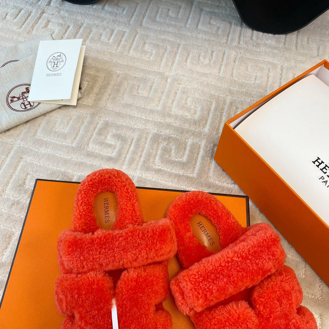 CHYPRE SANDAL IN LIGHT ORANGE SHEARLING