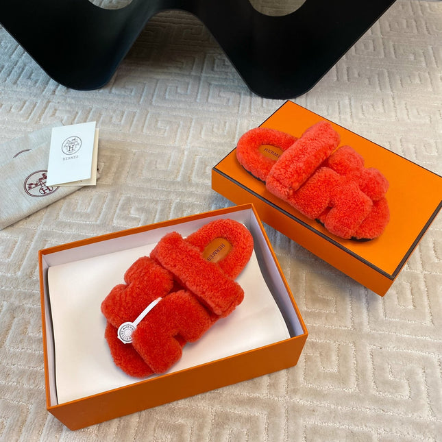 CHYPRE SANDAL IN LIGHT ORANGE SHEARLING