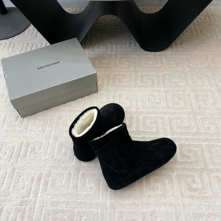 FLAT ANKLE BOOTS IN BLACK SUEDE AND SHEARLING LINING
