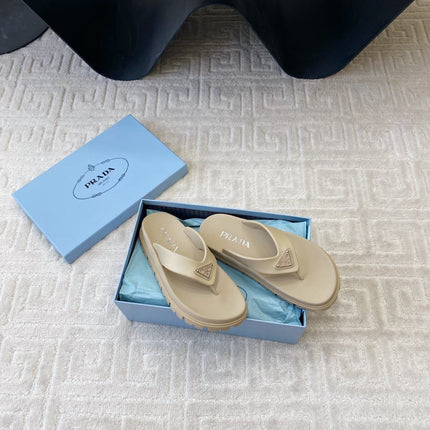 THICK-SOLED FLIP FLOPS IN ECRU BEIGE RUBBER
