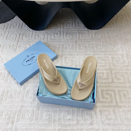 THICK-SOLED FLIP FLOPS IN ECRU BEIGE RUBBER