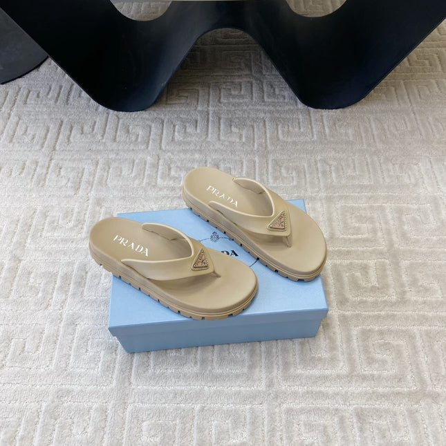 THICK-SOLED FLIP FLOPS IN ECRU BEIGE RUBBER