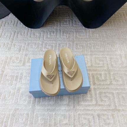 THICK-SOLED FLIP FLOPS IN ECRU BEIGE RUBBER