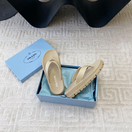 THICK-SOLED FLIP FLOPS IN ECRU BEIGE RUBBER