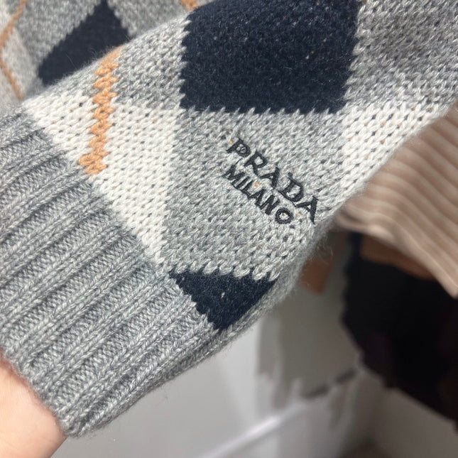 PRADA SHORT-SLEEVE SWEATER STYLE 72
