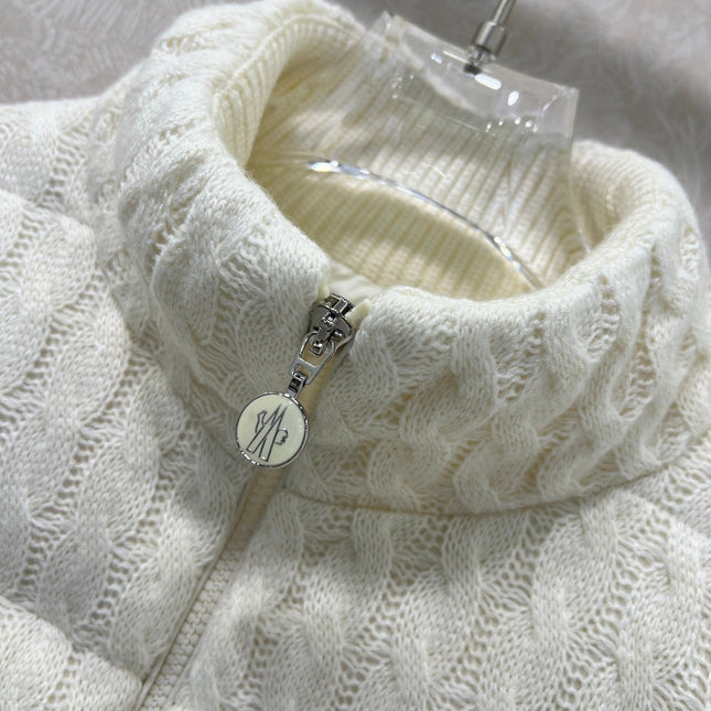 MONCLER 25S JACKET IN WHITE 095