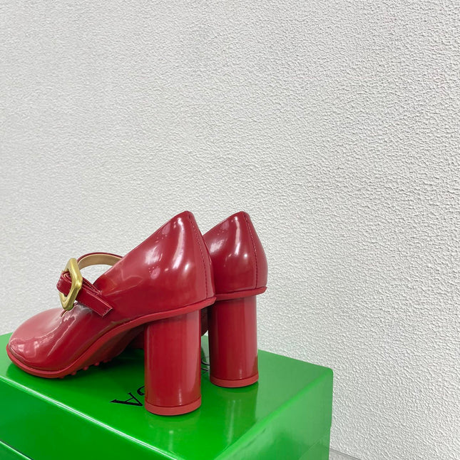 ATOMIC MARY-JANE PUMP 9 CM IN RUBY RED CALFSKIN