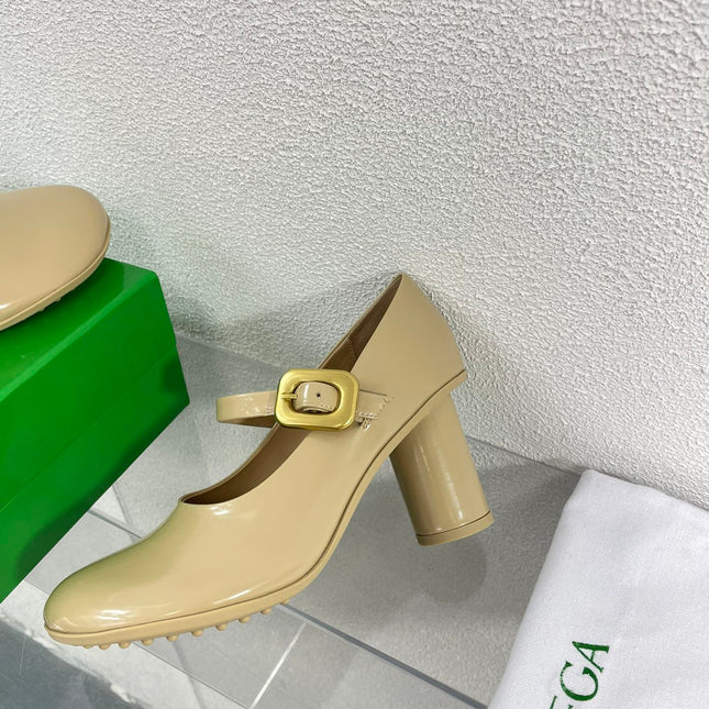 ATOMIC MARY-JANE PUMP 9 CM IN BISQUE BEIGE CALFSKIN